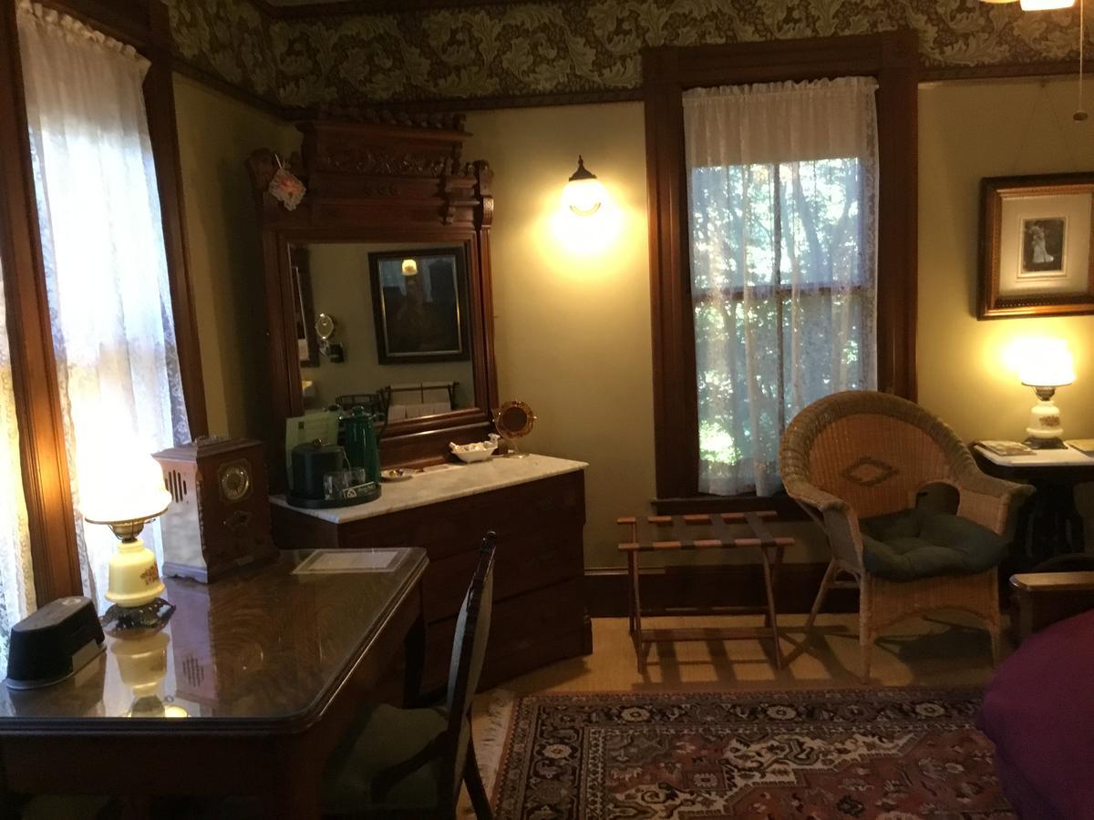 Allen House Inn Амхерст Экстерьер фото