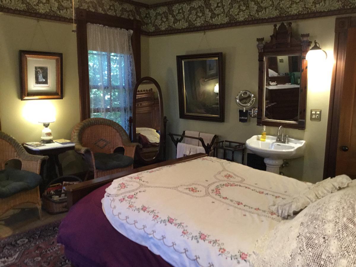 Allen House Inn Амхерст Экстерьер фото