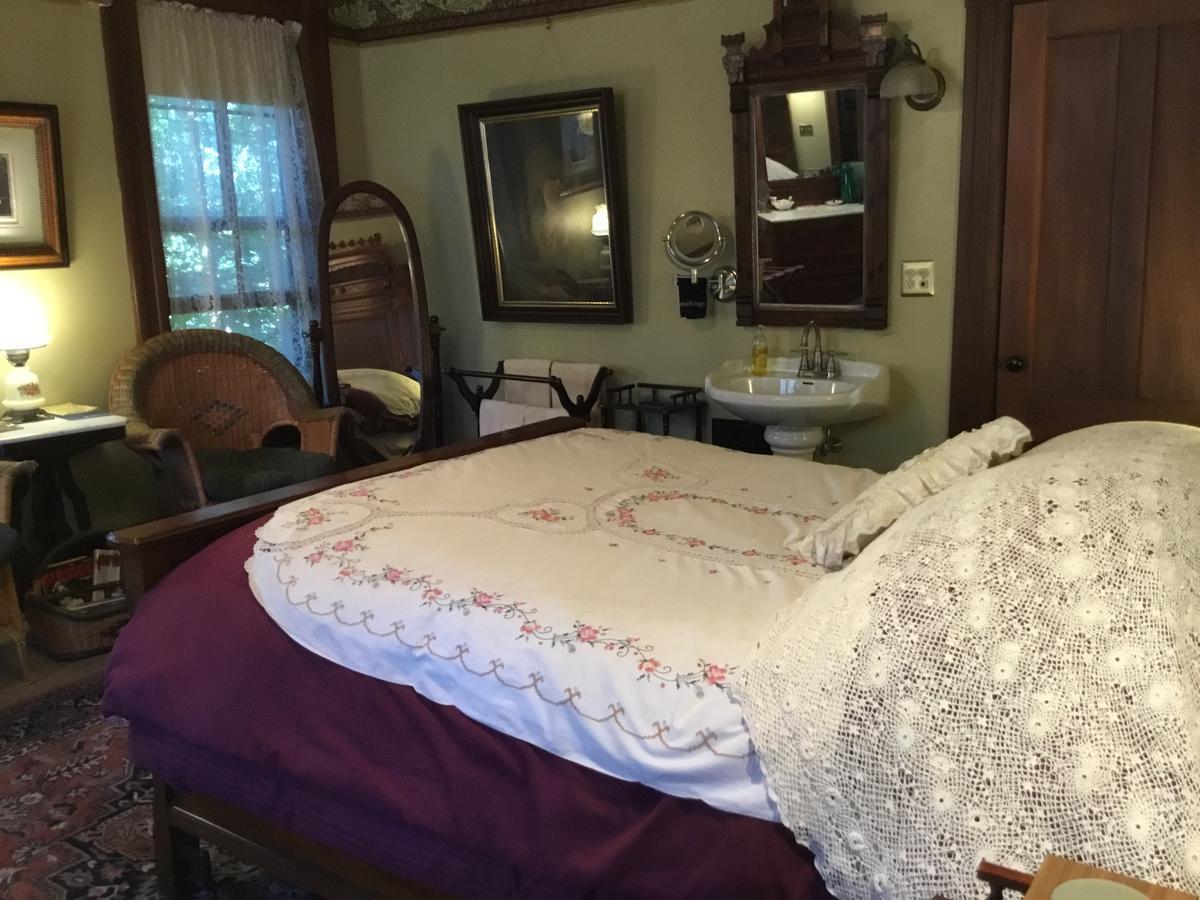 Allen House Inn Амхерст Экстерьер фото
